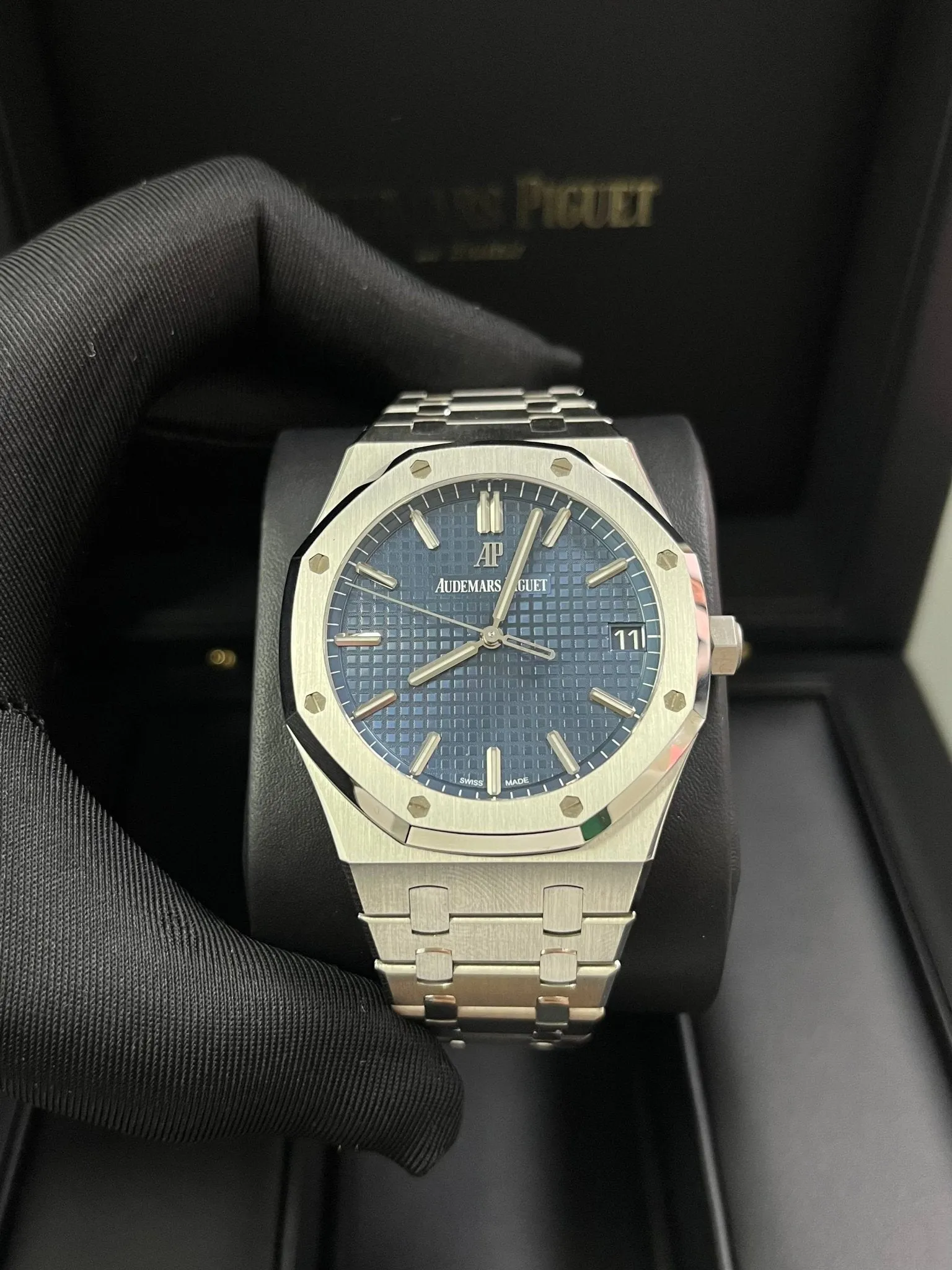 Audemars Piguet Royal Oak Selfwinding/ Stainless Steel/ Blue Dial (Ref#15500ST.OO.1220ST.01)