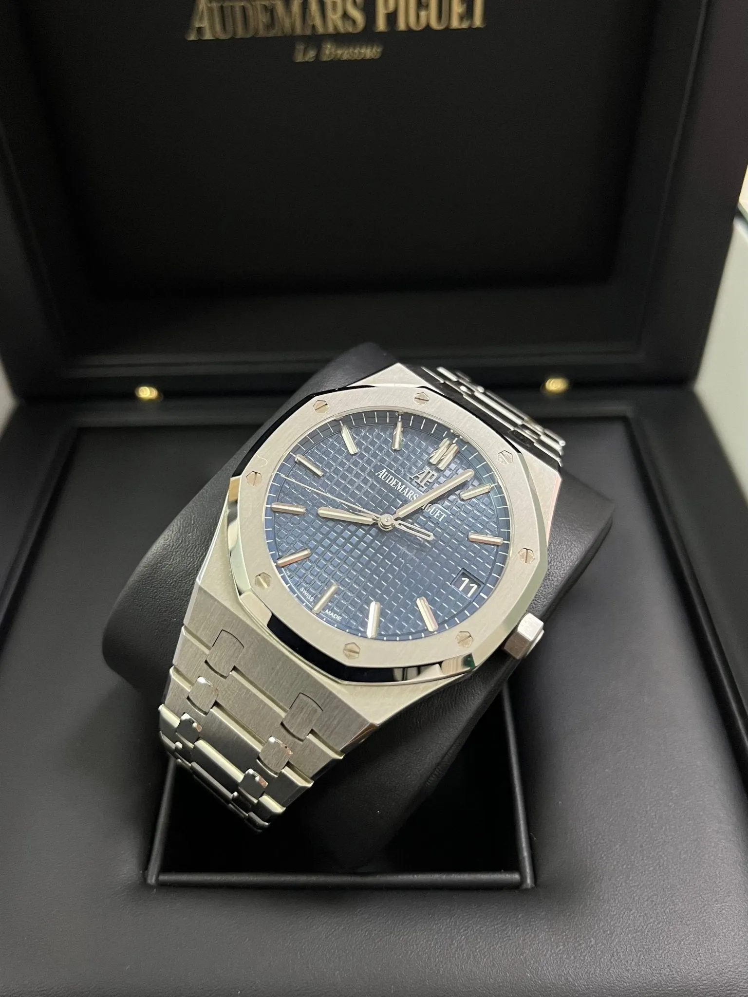 Audemars Piguet Royal Oak Selfwinding/ Stainless Steel/ Blue Dial (Ref#15500ST.OO.1220ST.01)