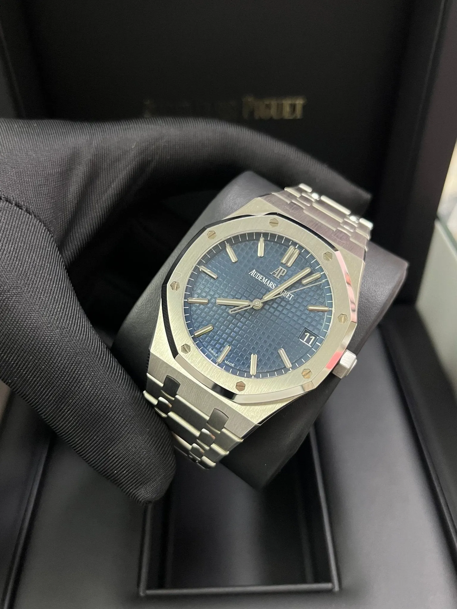 Audemars Piguet Royal Oak Selfwinding/ Stainless Steel/ Blue Dial (Ref#15500ST.OO.1220ST.01)