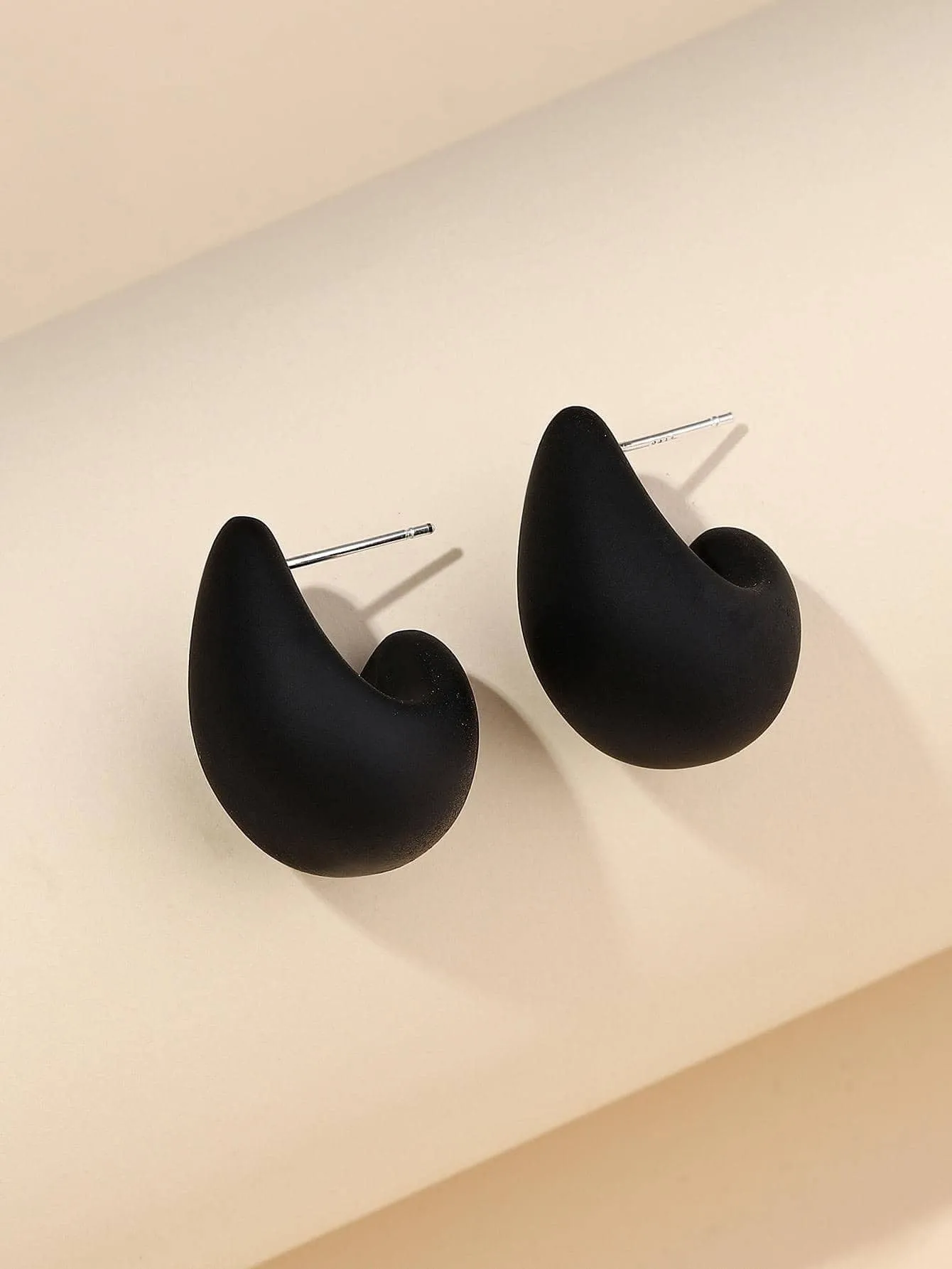 Reriti Tear Drop Earrings - Black